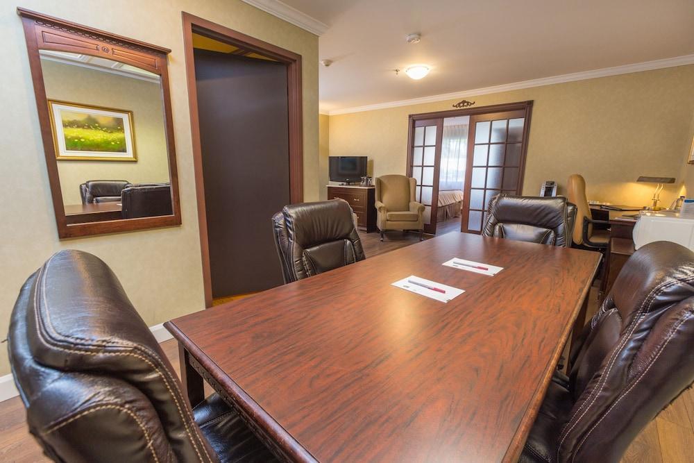 Hotel Rimouski Hotel 4*
